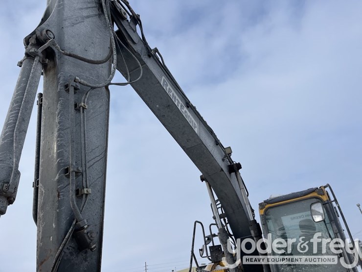 2022-deere-135g-image-31