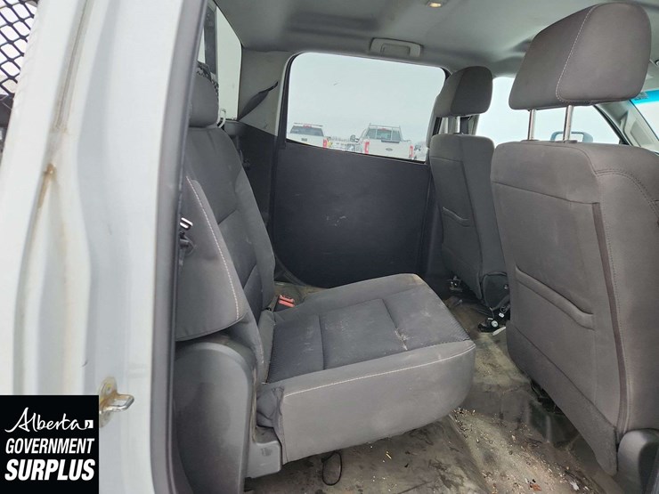 2018-chevrolet-silverado-2500hd-image-17