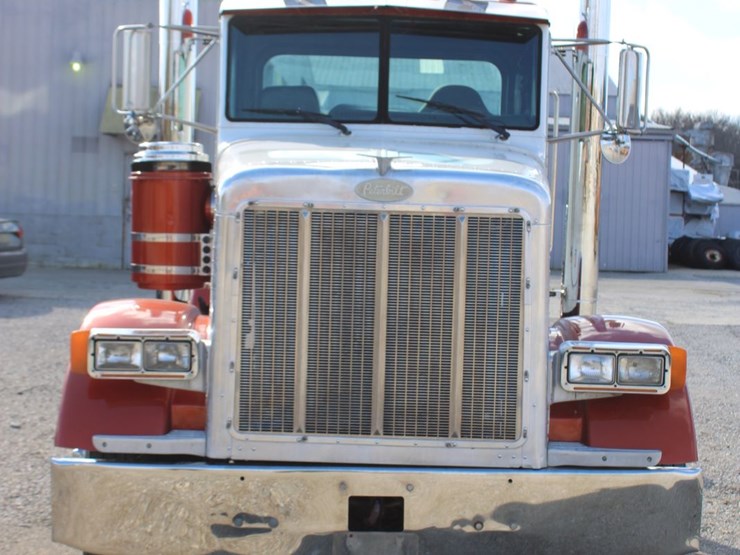 2000-peterbilt-378-image-3