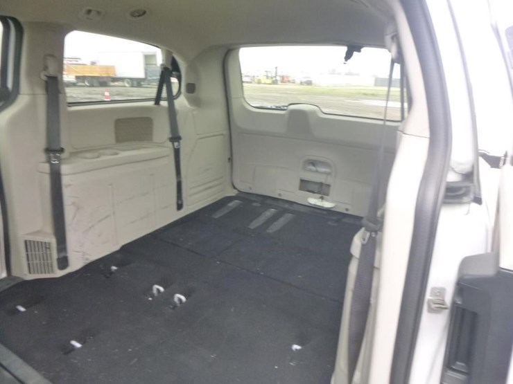 2014-dodge-grand-caravan-image-10