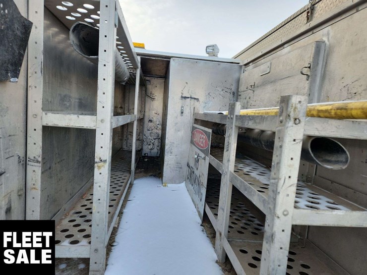 2015-ram-5500-4x4-s/a-service-truck-image-38