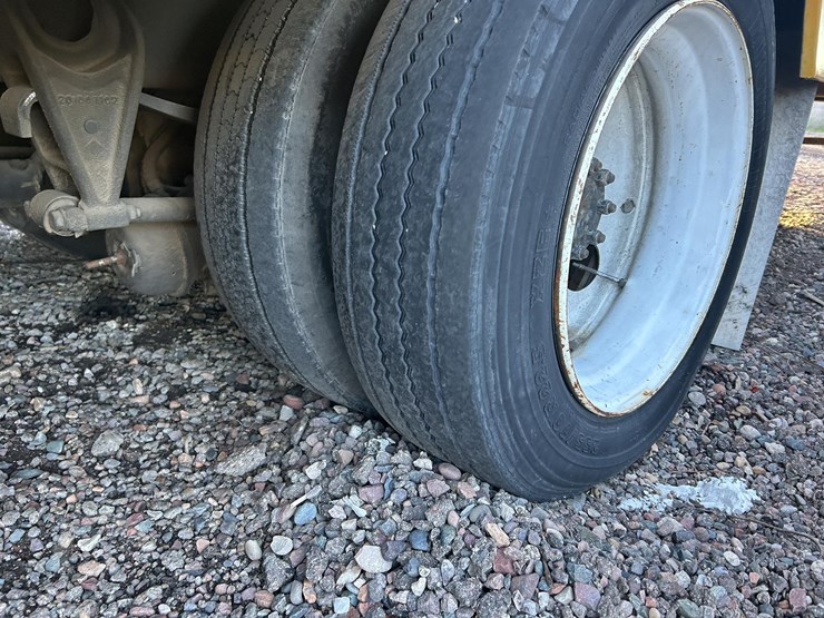 2001-international-4700-image-18