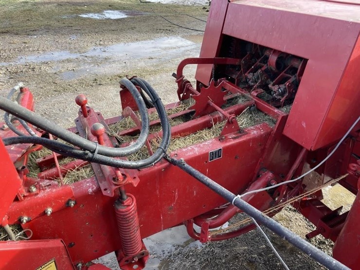 new-holland-565-image-10