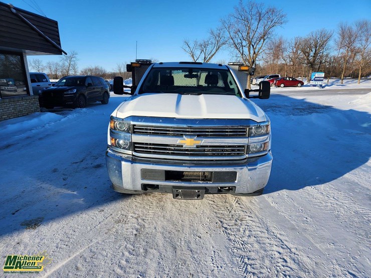2017-chevrolet-silverado-3500hd-image-10