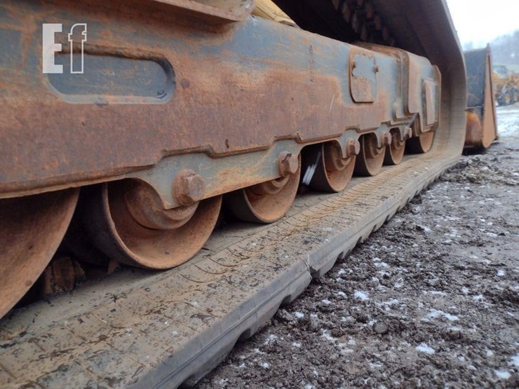 2021-deere-331g-image-31