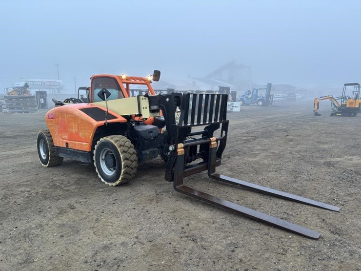 2015-jlg-g5-18a-image-2