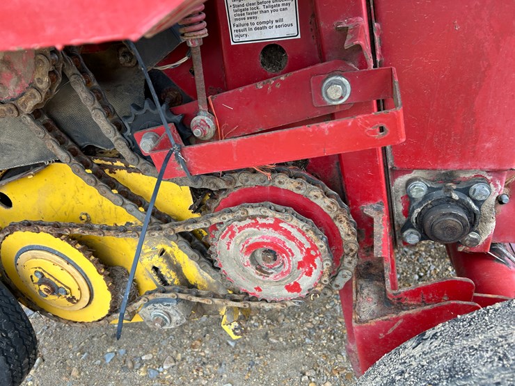 new-holland-br7080-image-6