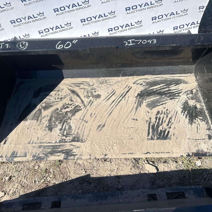 2025 Swict 60in. Bucket Skid Steer Attachment