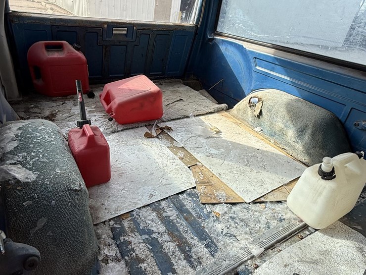 1973-chevrolet-suburban-image-14