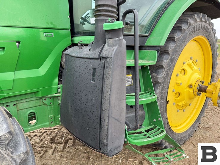 2012-john-deere-7215r-image-16