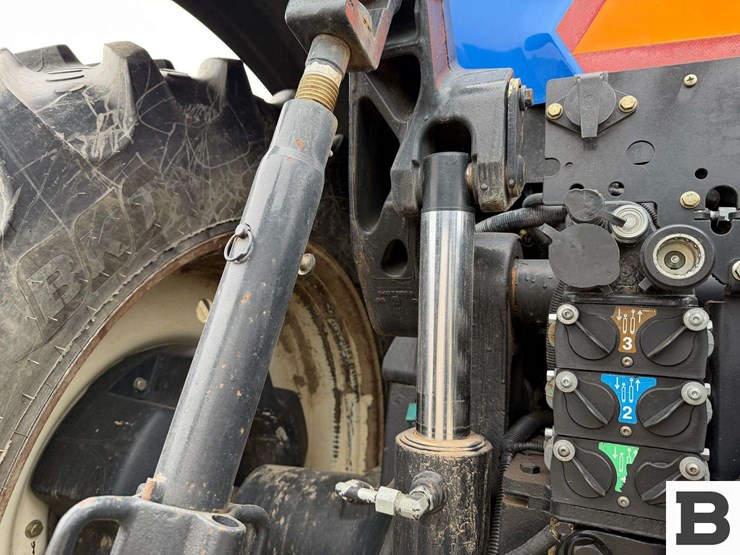 new-holland-t8.330-image-40