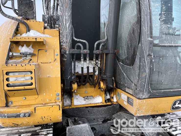 2022-deere-135g-image-14