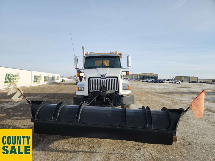 2015-western-star-4700-image-9