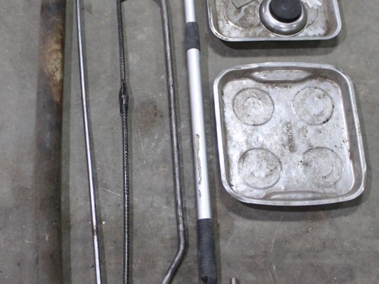 magnetic-roller-and-trays-with-handmade-hooks-image-1