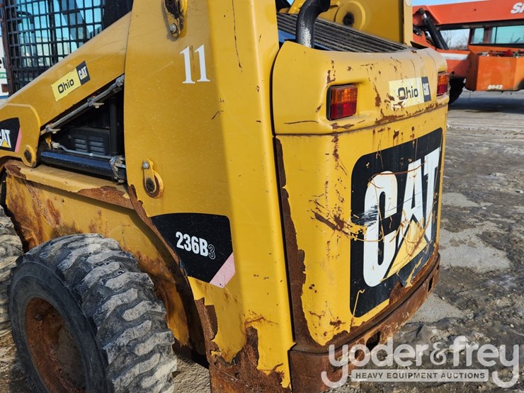 2011-caterpillar-236b3-image-14