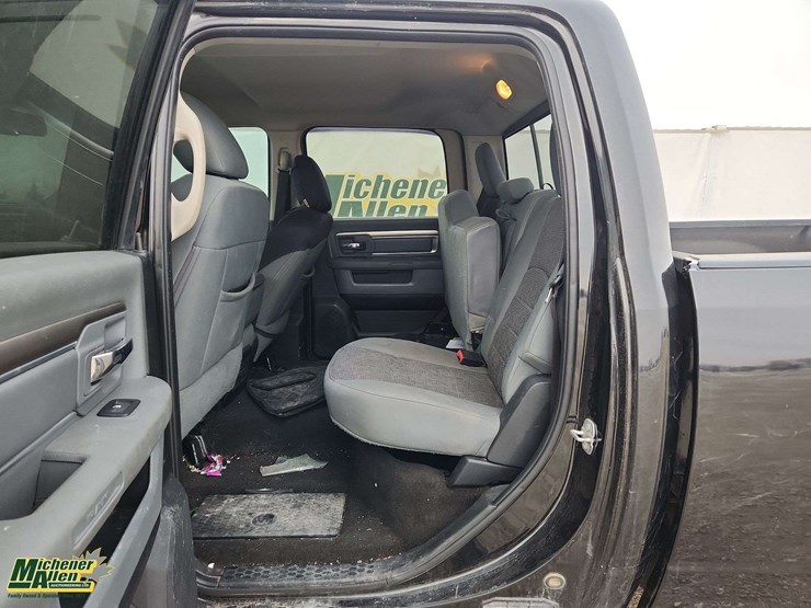 2017-dodge-3500-image-15