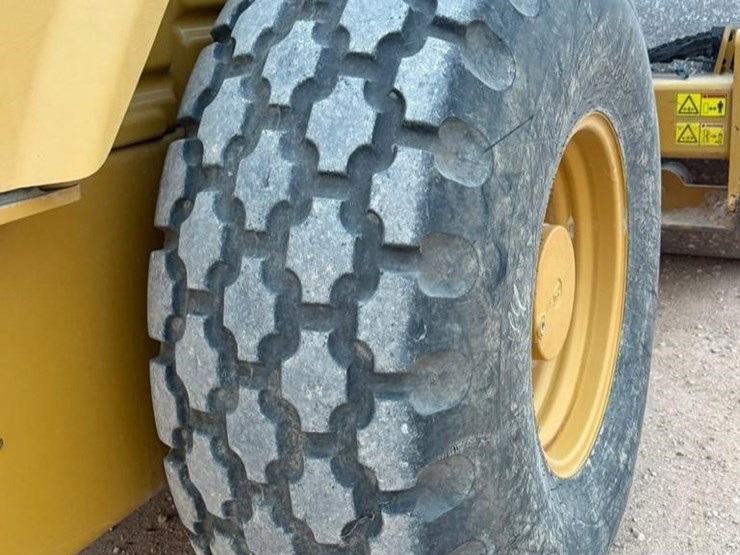 2013-caterpillar-cs56b-image-14