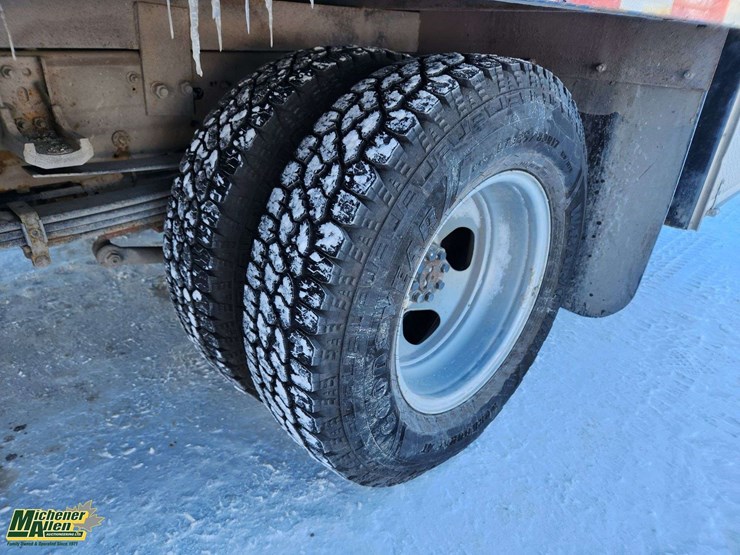 2017-chevrolet-silverado-3500hd-image-14