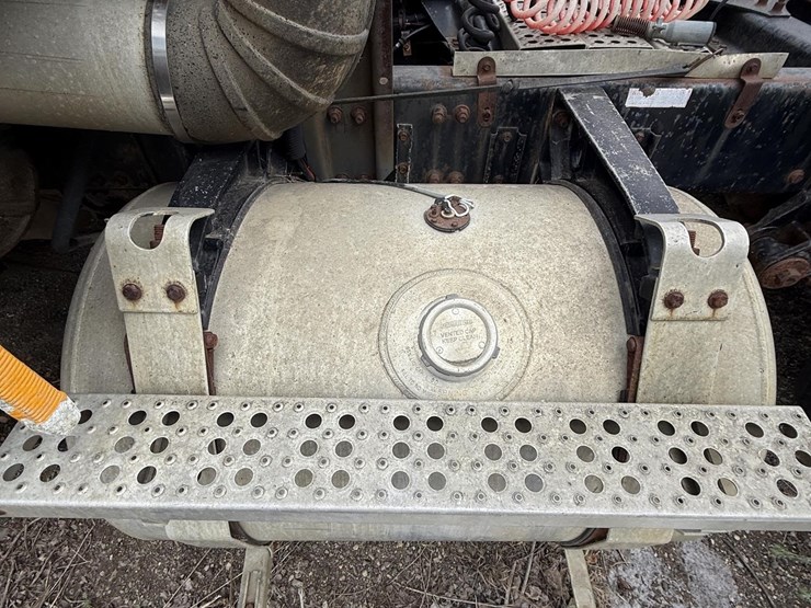 1983-freightliner-800-coe-image-26