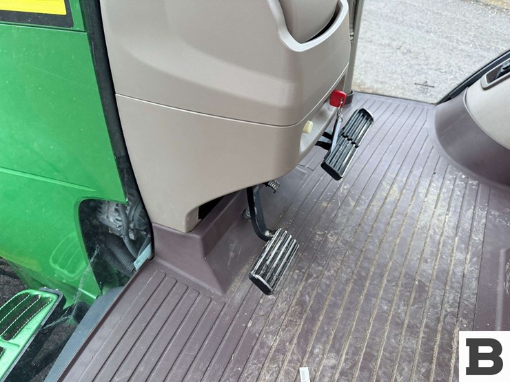 2011-john-deere-8310r-image-72