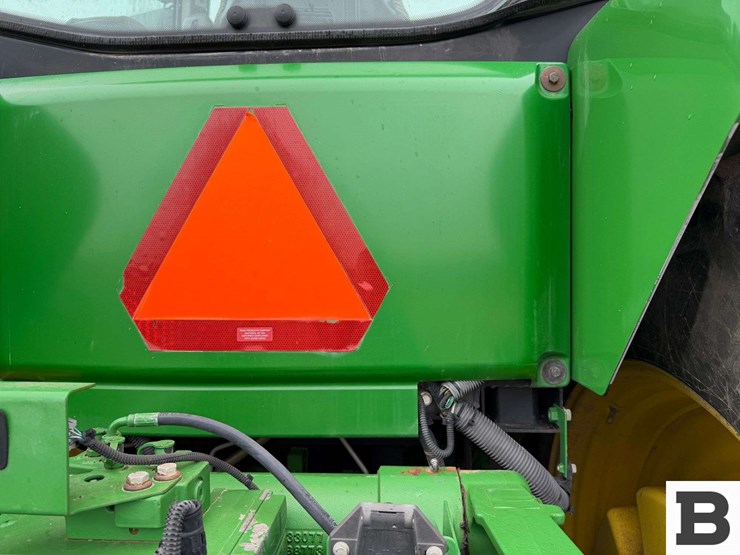 2011-john-deere-8310r-image-35