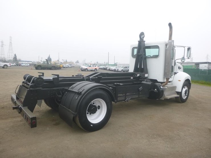 2011-peterbilt-337-image-3