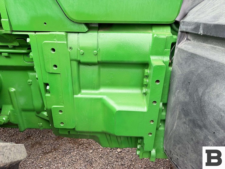 2012-john-deere-8335r-image-26