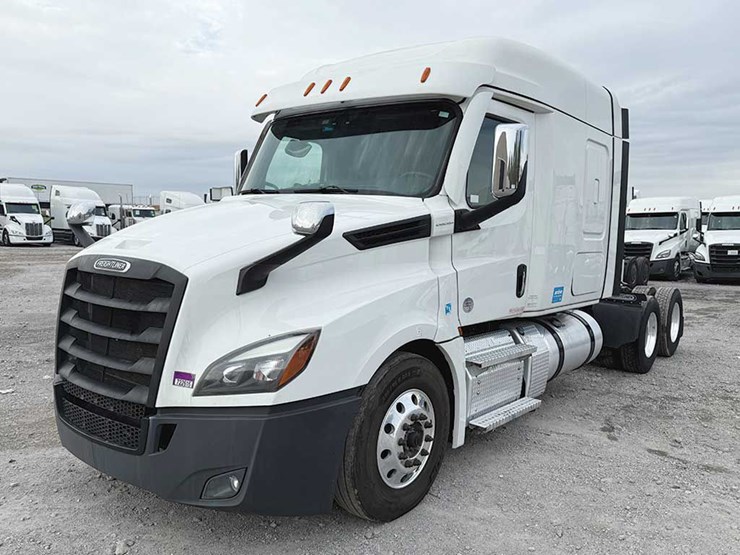 2020-freightliner-cascadia-126-image-1