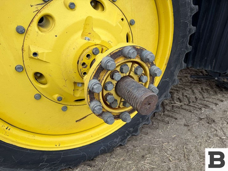 2012-john-deere-7215r-image-37