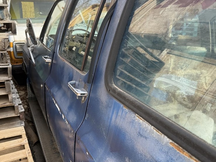 1973-chevrolet-suburban-image-9