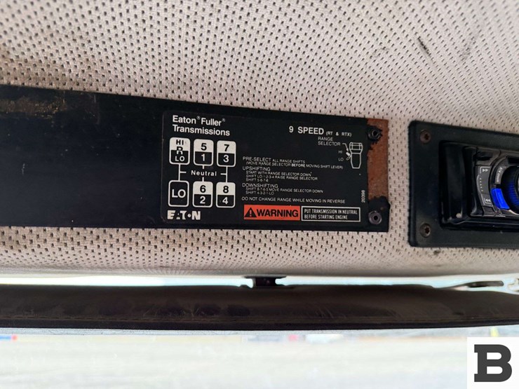 1996-freightliner-fl70-image-48