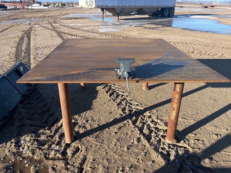 steel-table-with-vice-image-2