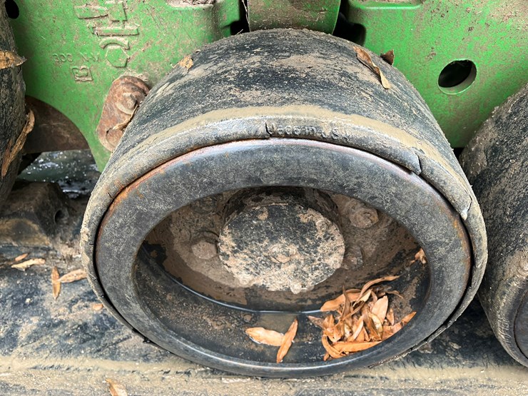 2014-john-deere-8370rt-image-23