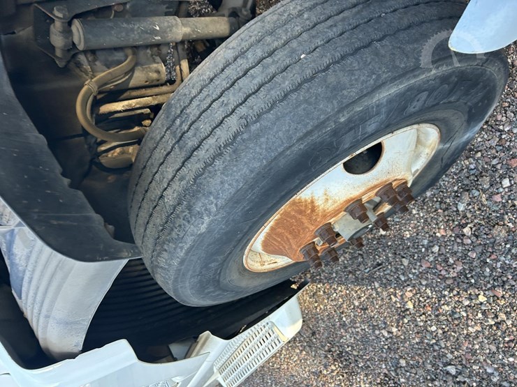 1999-volvo-vnl64t770-image-37