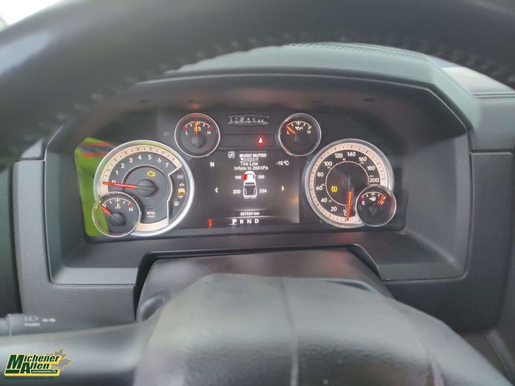 2016-dodge-1500-image-15