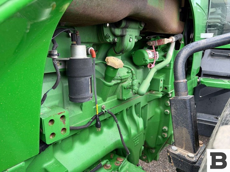 2011-john-deere-8310r-image-17