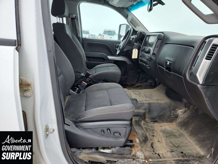 2018-chevrolet-silverado-2500hd-image-18