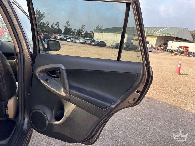 2010-toyota-rav4-image-26