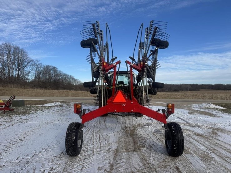 massey-ferguson-rk802-twin-rotary-rake-image-4