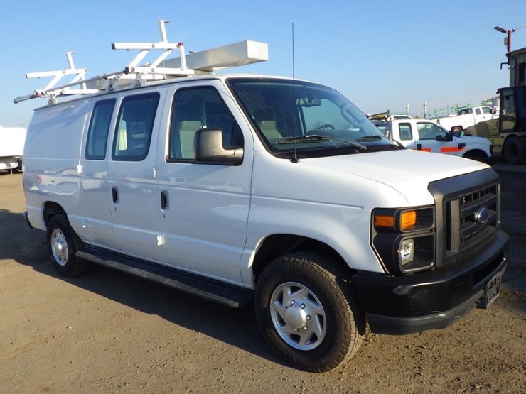 2012-ford-cargo-image-2