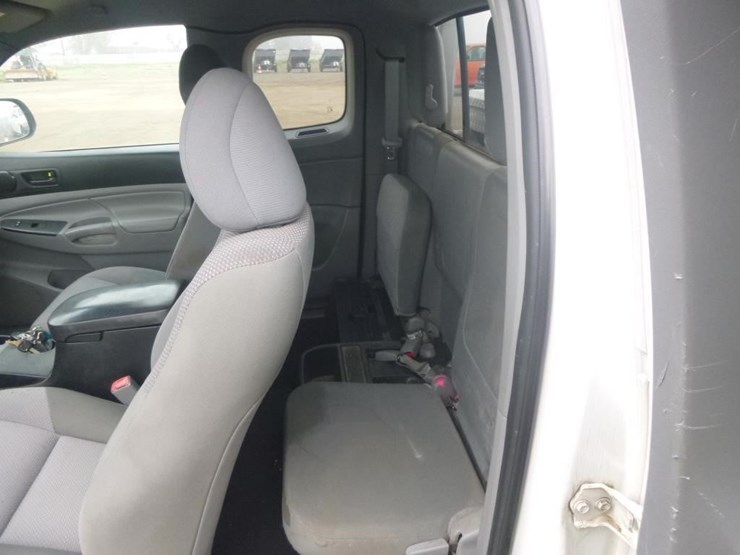 2013-toyota-tacoma-image-11