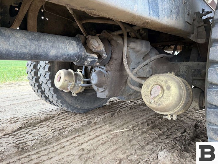 2003-international-7600-image-15