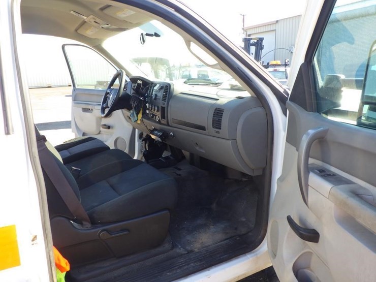 2014-chevrolet-3500hd-image-6