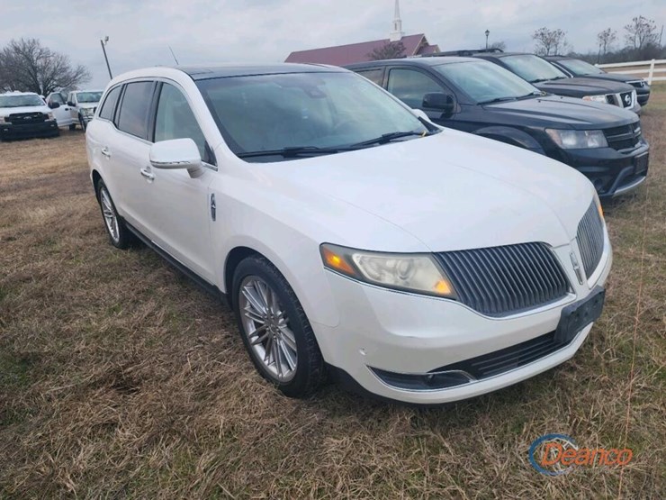 2013-lincoln-mkt-image-14