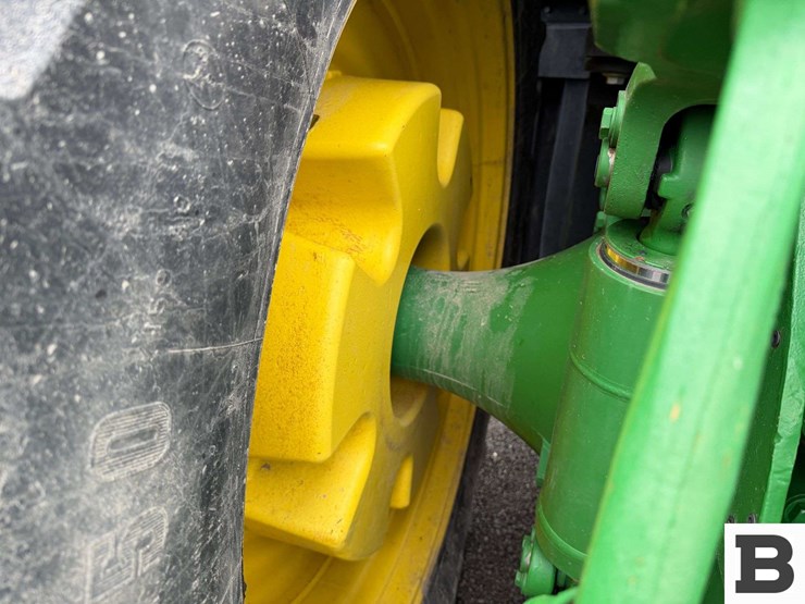 2011-john-deere-8310r-image-37