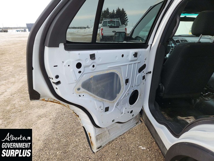 2013-ford-explorer-image-36