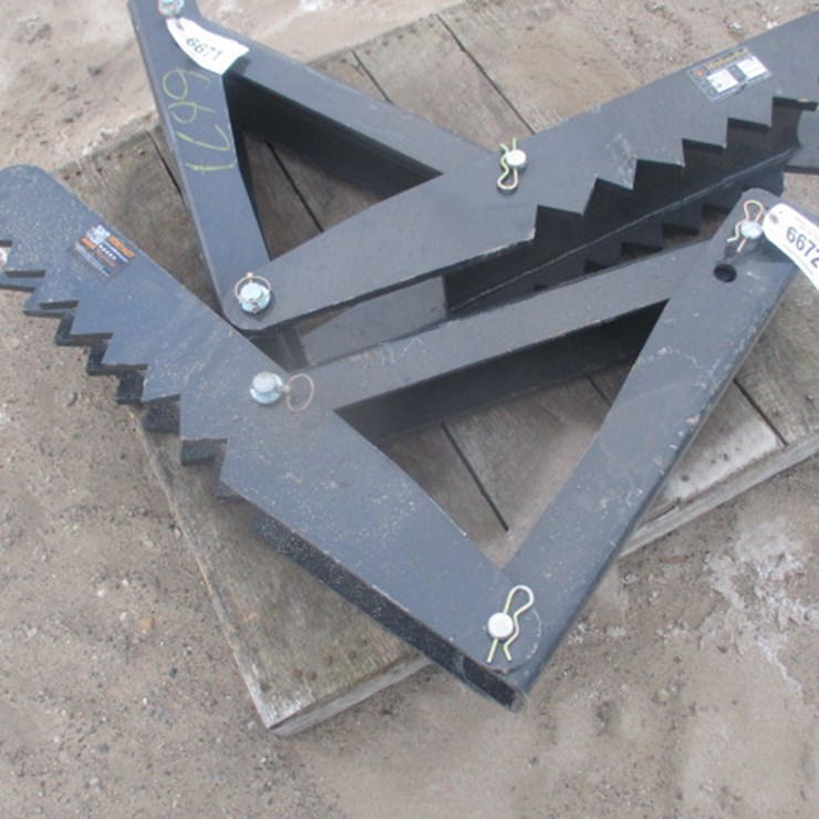 #6672 • VEVOR 32inch Backhoe Excavator Thumb