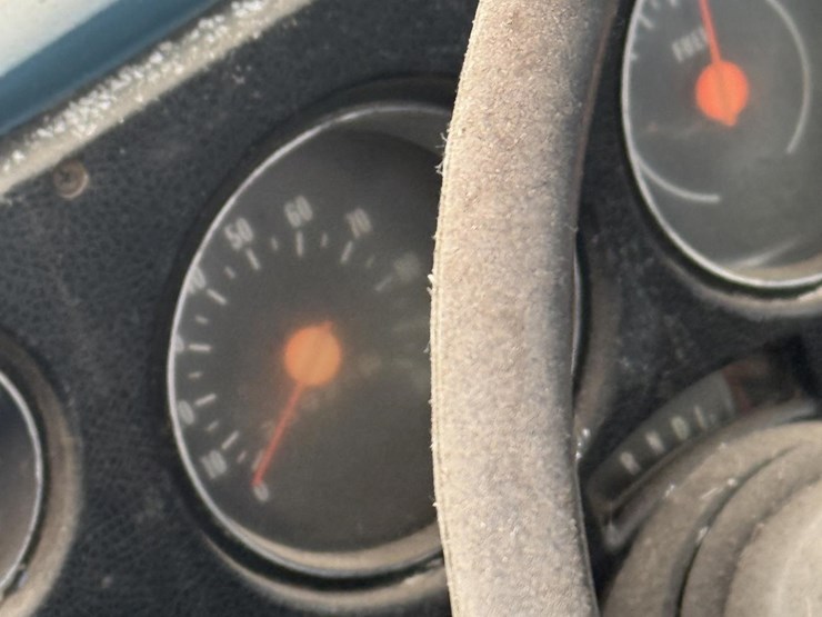 1973-chevrolet-suburban-image-11