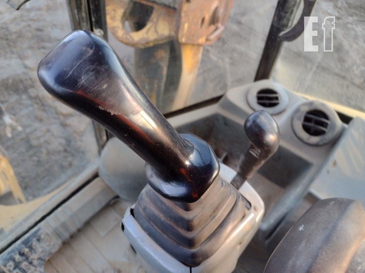 2005-caterpillar-420d-image-9