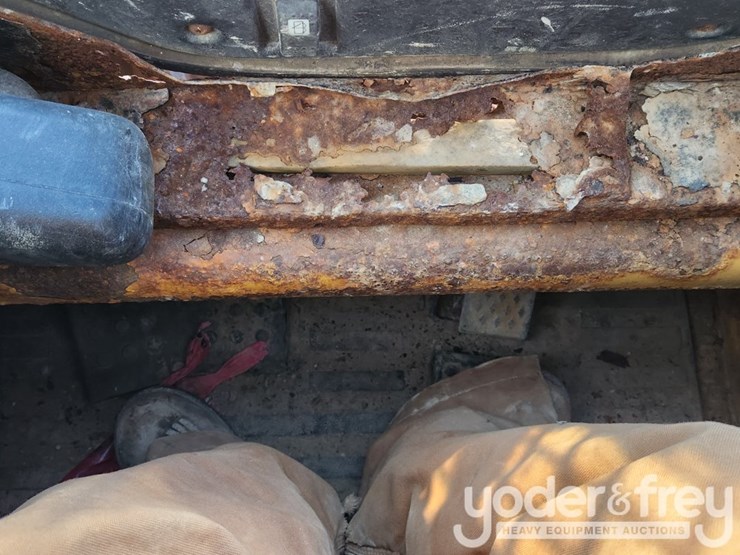 2011-caterpillar-236b3-image-28